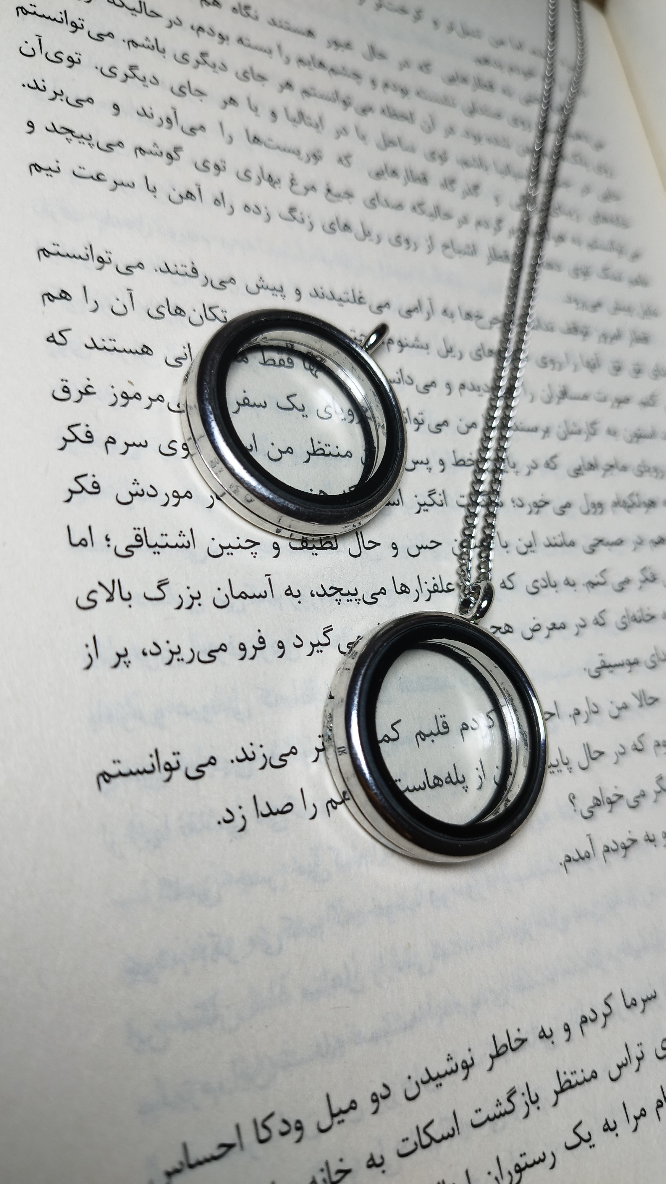 لاکت شیشه ای استیل همراه با زنجیر